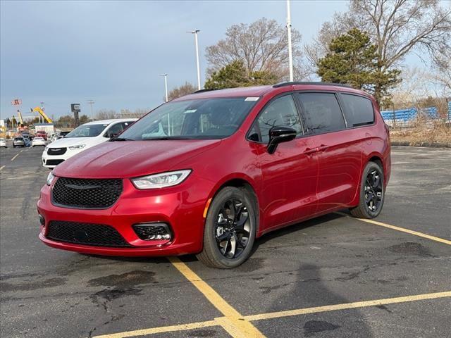 new 2024 Chrysler Pacifica car, priced at $37,995