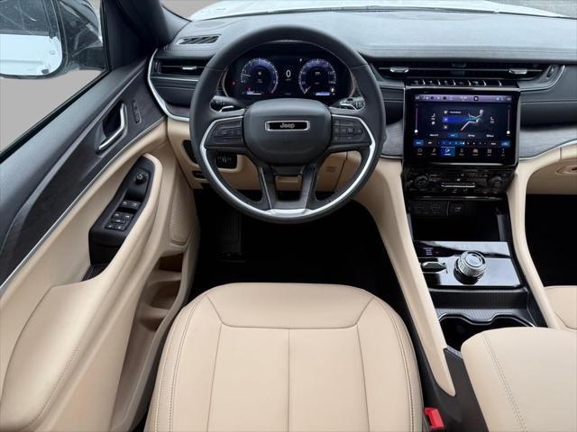 new 2025 Jeep Grand Cherokee car, priced at $40,900