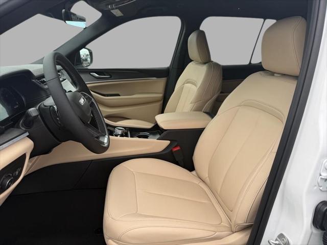 new 2025 Jeep Grand Cherokee car, priced at $40,900