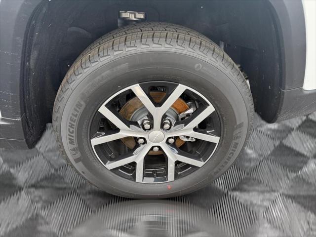 new 2025 Jeep Grand Cherokee car, priced at $40,900