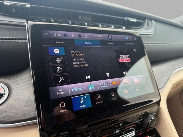 new 2025 Jeep Grand Cherokee car, priced at $40,900