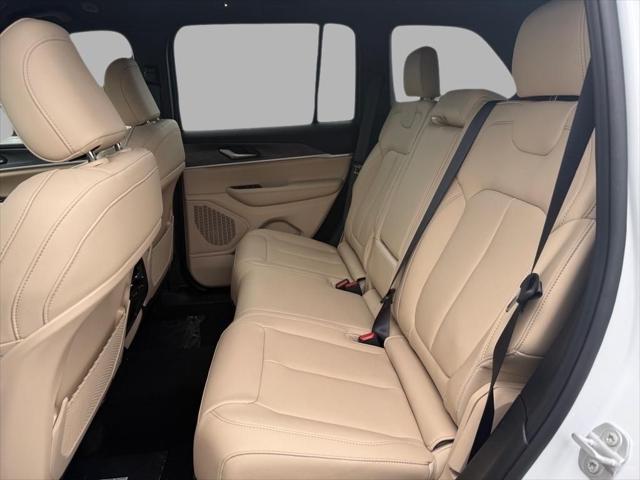 new 2025 Jeep Grand Cherokee car, priced at $40,900