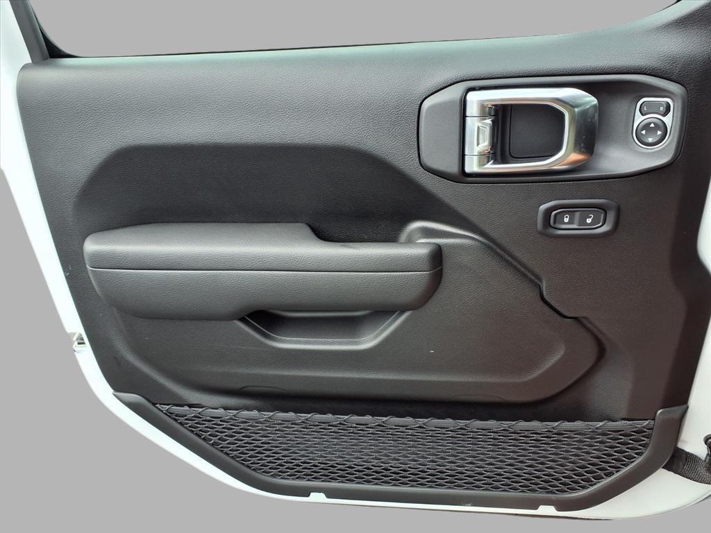 new 2025 Jeep Wrangler car, priced at $43,488