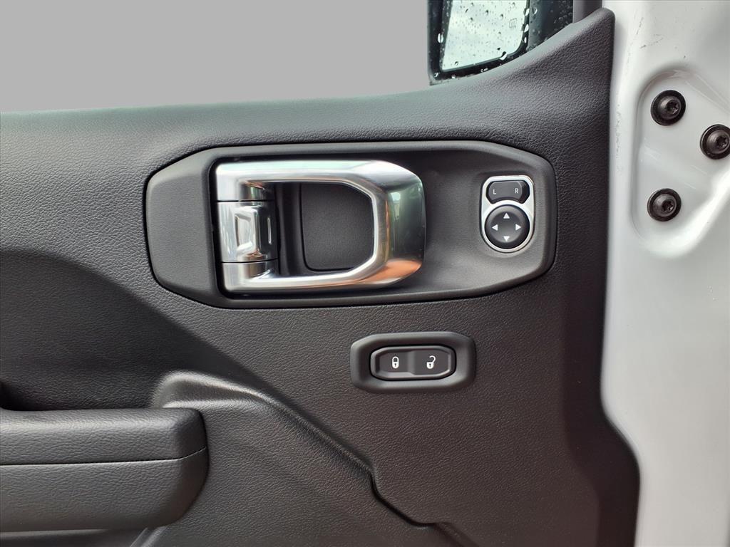 new 2025 Jeep Wrangler car, priced at $43,488