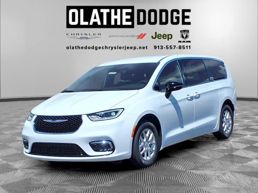 new 2025 Chrysler Pacifica car, priced at $38,879
