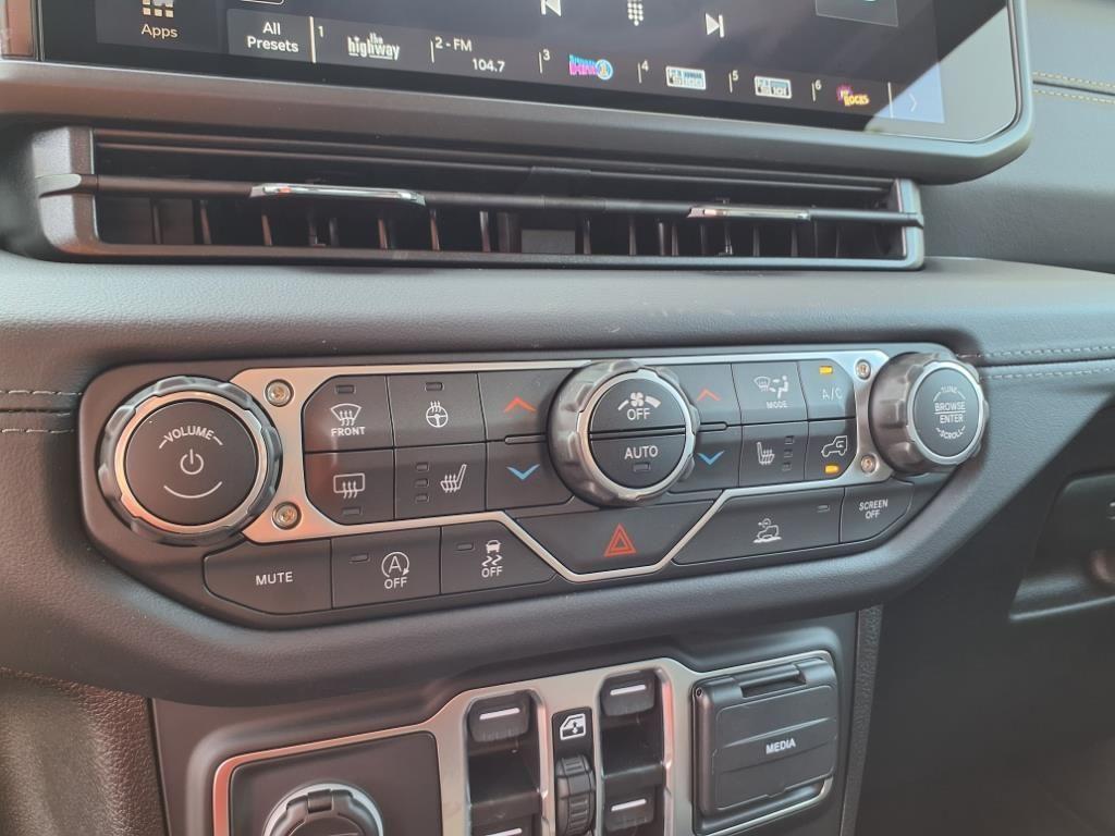 new 2025 Jeep Gladiator car, priced at $43,474
