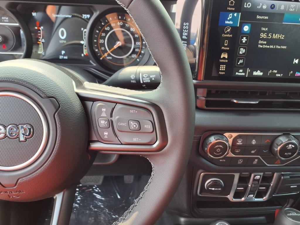 new 2025 Jeep Gladiator car, priced at $43,474