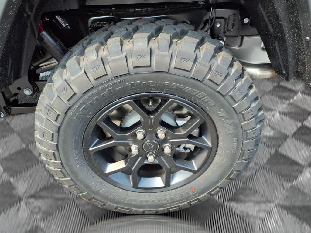 new 2025 Jeep Gladiator car, priced at $43,474