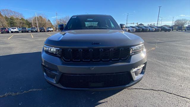 new 2025 Jeep Grand Cherokee car, priced at $38,780