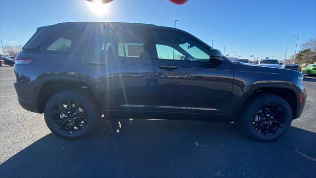 new 2025 Jeep Grand Cherokee car, priced at $38,780