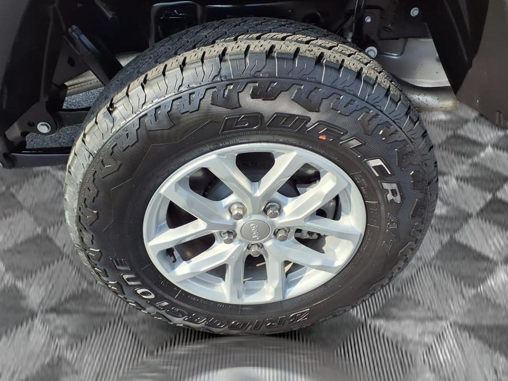 used 2023 Jeep Gladiator car, priced at $34,680