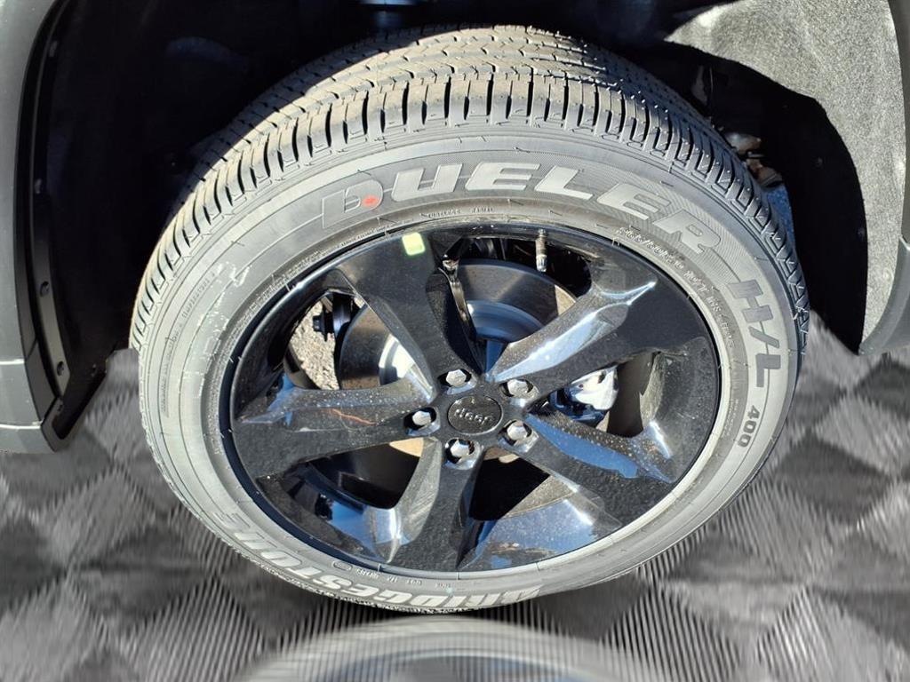 new 2025 Jeep Grand Cherokee car, priced at $42,609