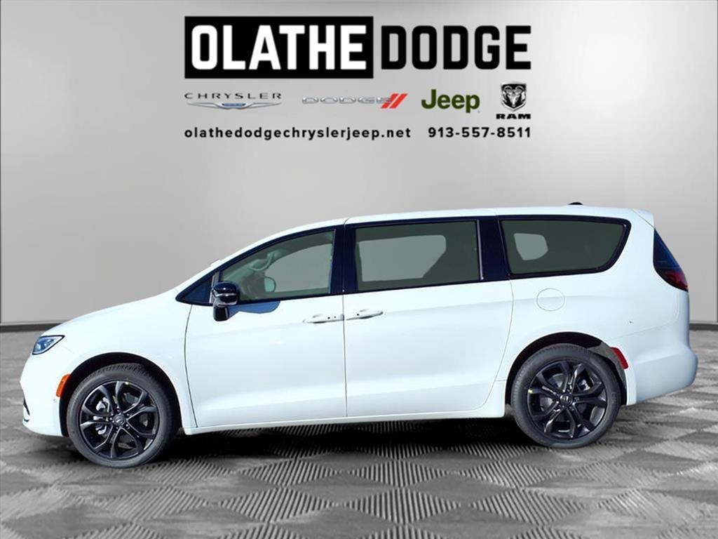 new 2026 Chrysler Pacifica car, priced at $50,785