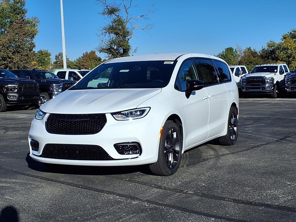 new 2026 Chrysler Pacifica car, priced at $50,785