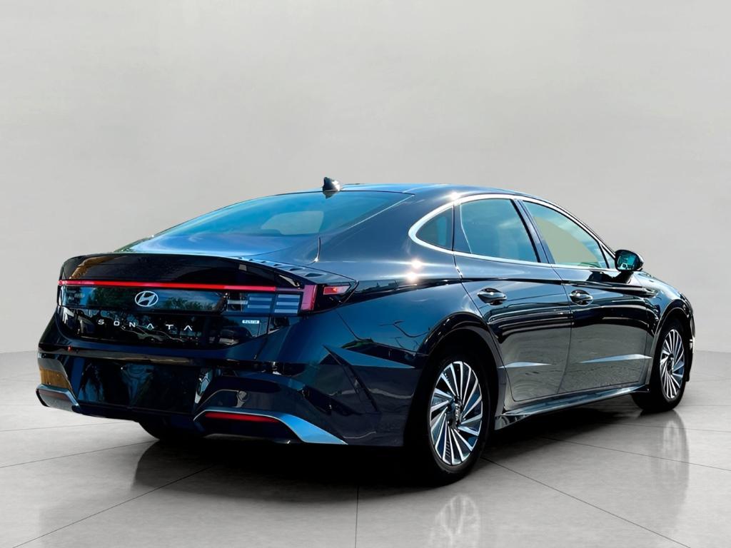 new 2025 Hyundai Sonata Hybrid car, priced at $37,502