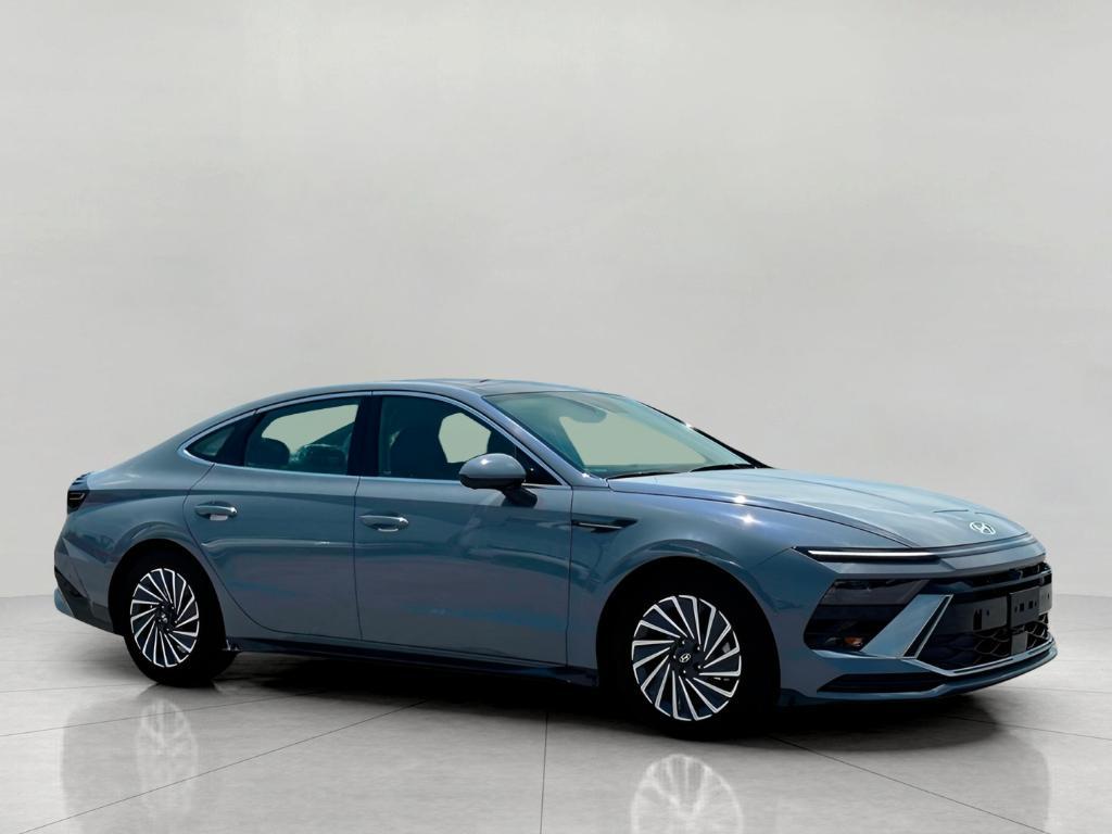 new 2025 Hyundai Sonata Hybrid car, priced at $37,641