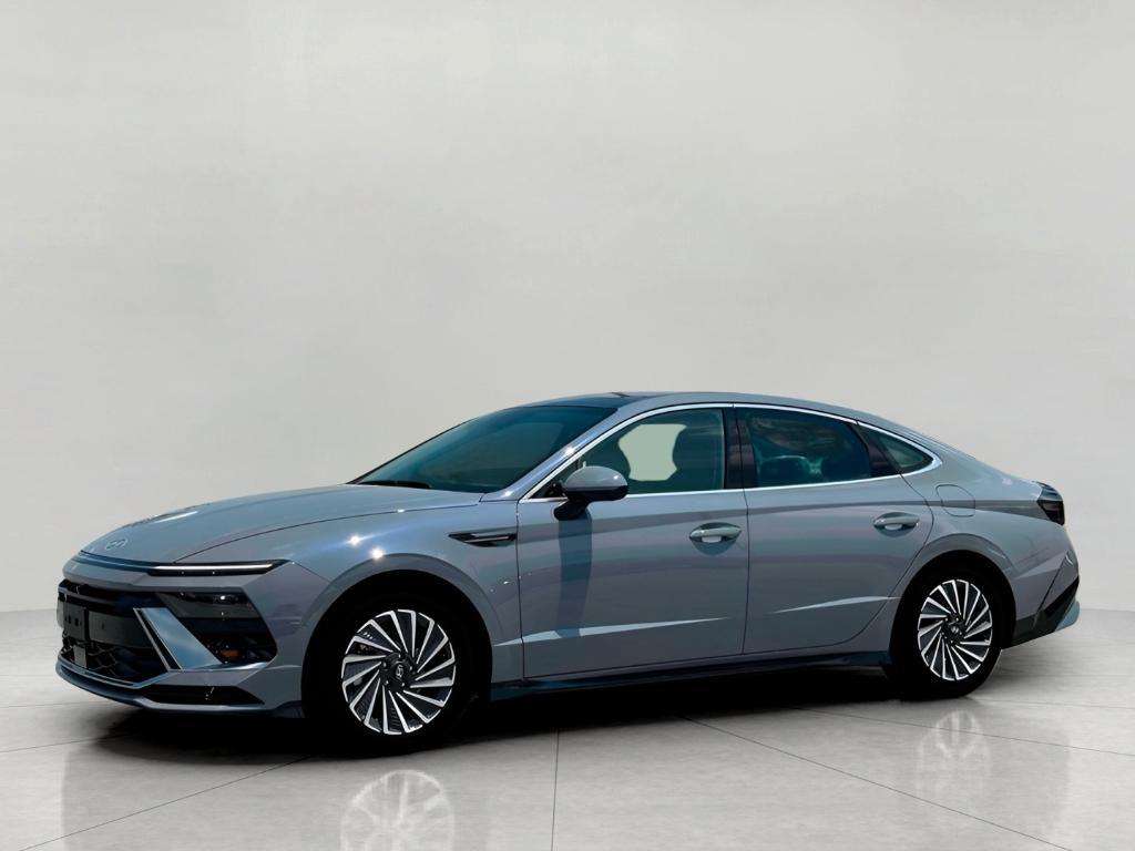 new 2025 Hyundai Sonata Hybrid car, priced at $37,641