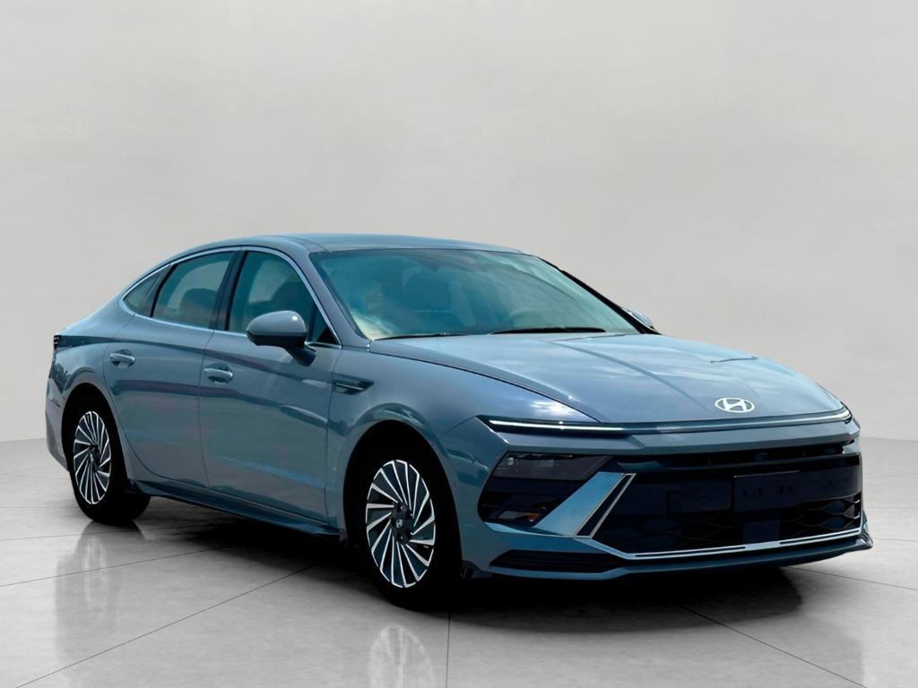 new 2025 Hyundai Sonata Hybrid car, priced at $37,641