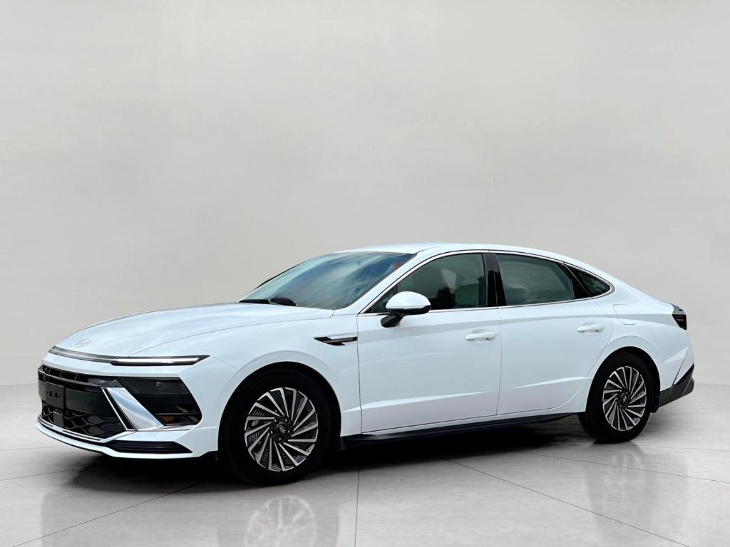 new 2025 Hyundai Sonata Hybrid car, priced at $31,831