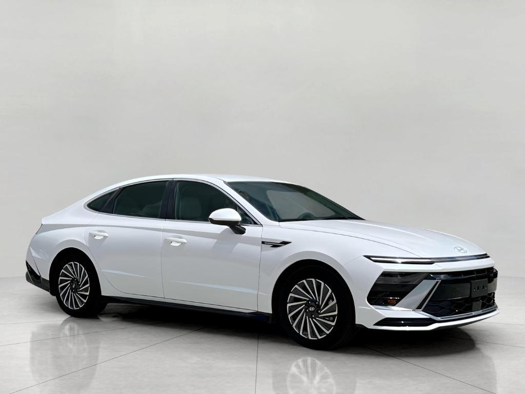 new 2025 Hyundai Sonata Hybrid car, priced at $31,831