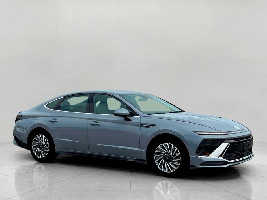 new 2025 Hyundai Sonata Hybrid car, priced at $31,203