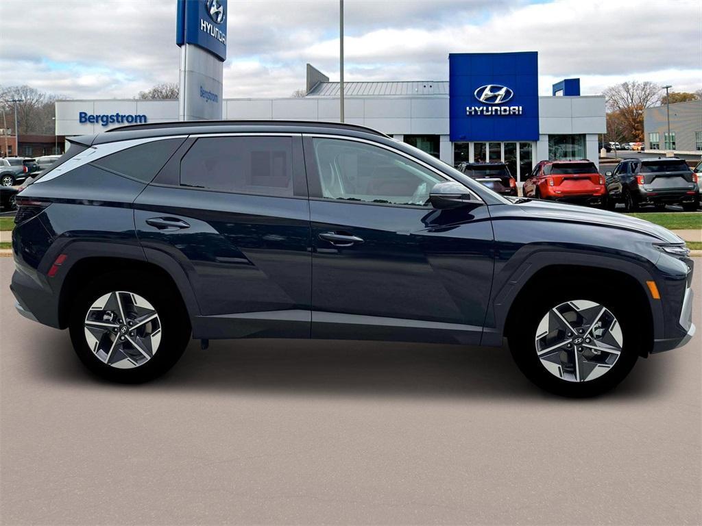 new 2025 Hyundai TUCSON Hybrid car, priced at $34,238