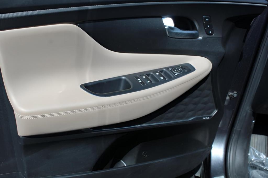 used 2020 Hyundai Santa Fe car, priced at $16,358