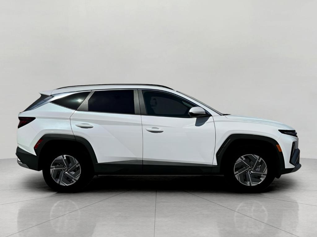 new 2025 Hyundai TUCSON Hybrid car, priced at $34,926