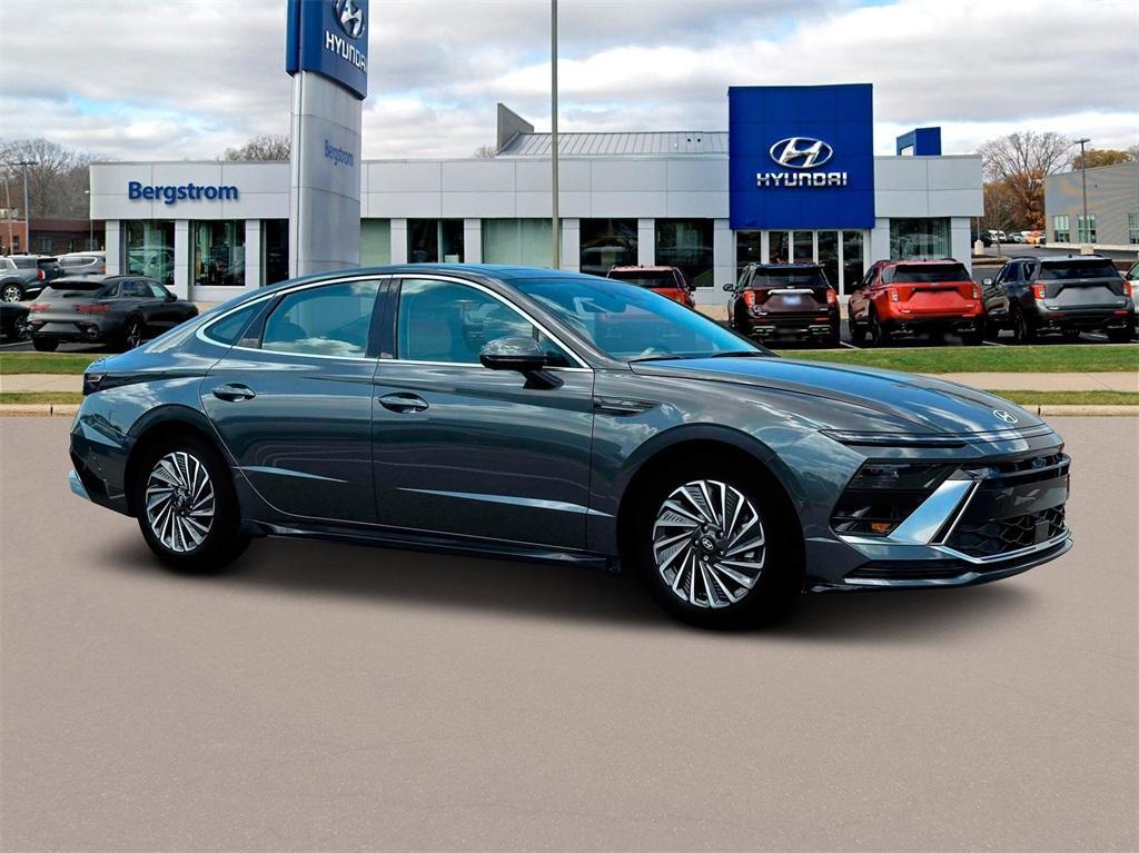 new 2025 Hyundai Sonata Hybrid car, priced at $37,681