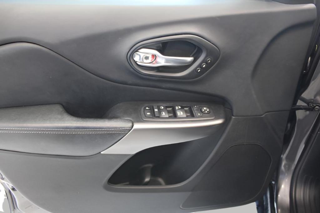 used 2019 Jeep Cherokee car, priced at $16,225