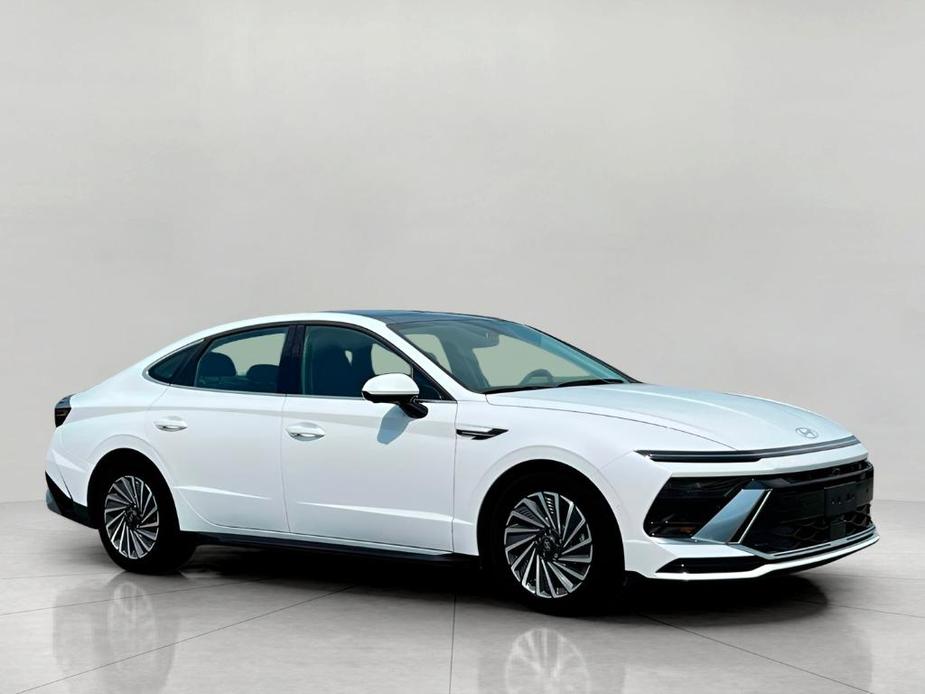 new 2025 Hyundai Sonata Hybrid car, priced at $38,051