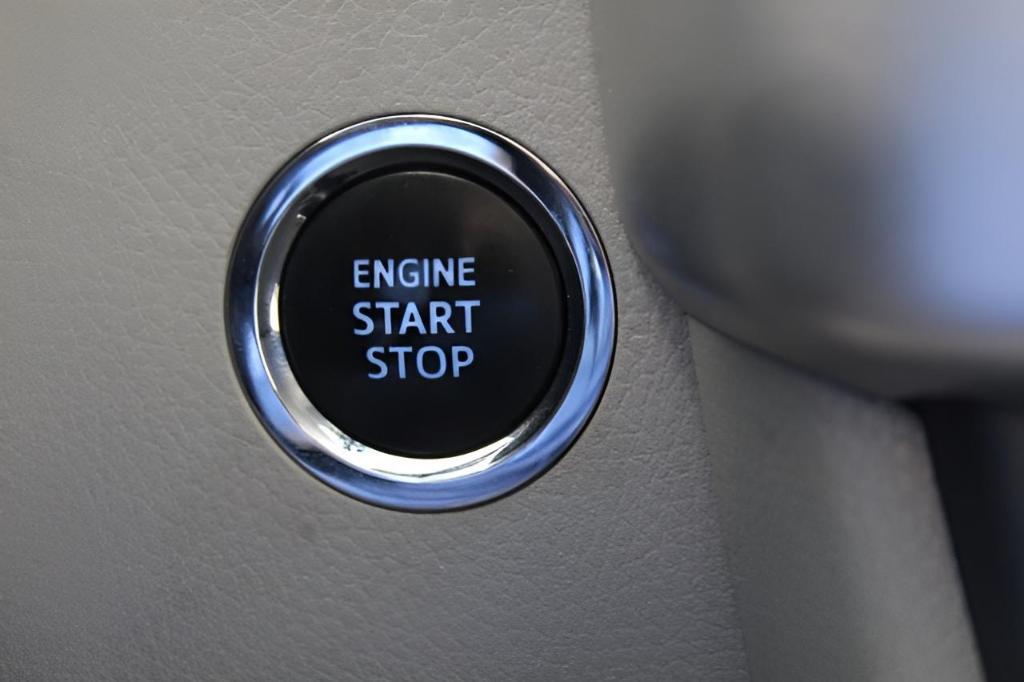 used 2016 Toyota Highlander car, priced at $23,328