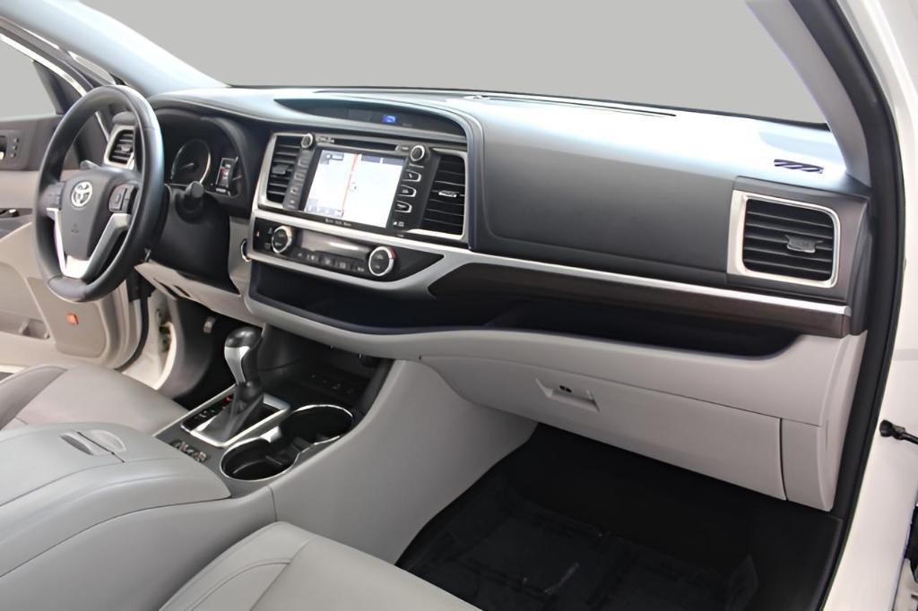 used 2016 Toyota Highlander car, priced at $23,328