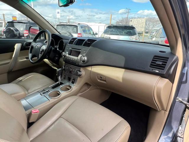 used 2011 Toyota Highlander car, priced at $12,995