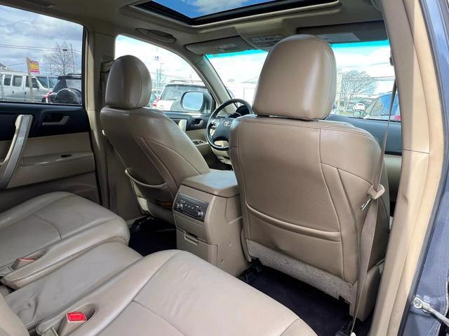 used 2011 Toyota Highlander car, priced at $12,995