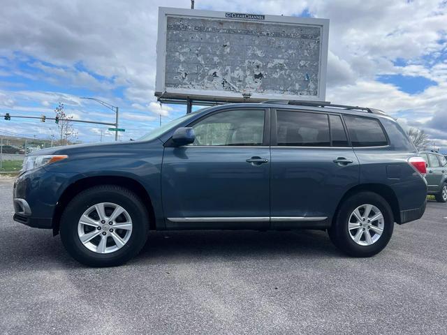 used 2011 Toyota Highlander car, priced at $12,995