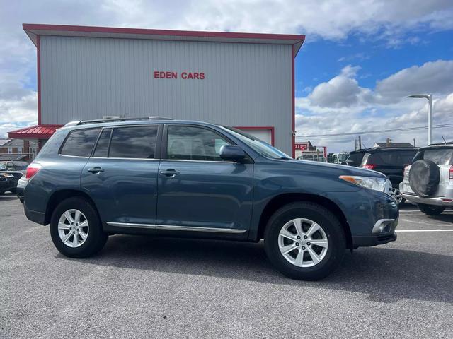 used 2011 Toyota Highlander car, priced at $12,995