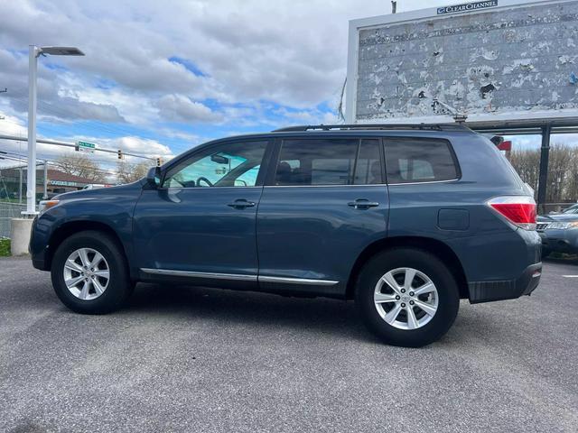 used 2011 Toyota Highlander car, priced at $12,995