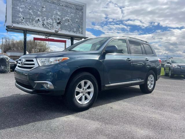 used 2011 Toyota Highlander car, priced at $12,995