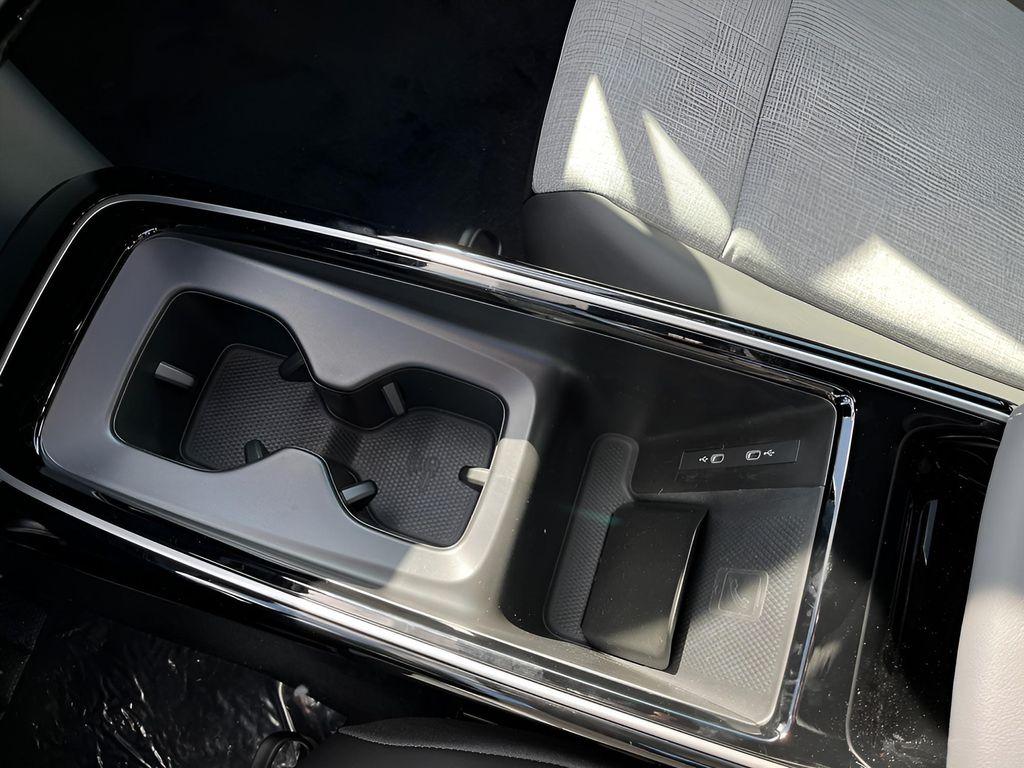 new 2025 Volkswagen ID.4 car, priced at $44,410