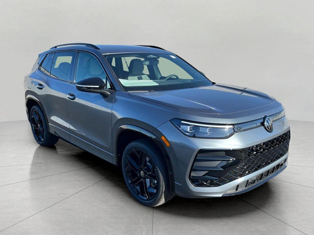 new 2025 Volkswagen Tiguan car, priced at $38,632