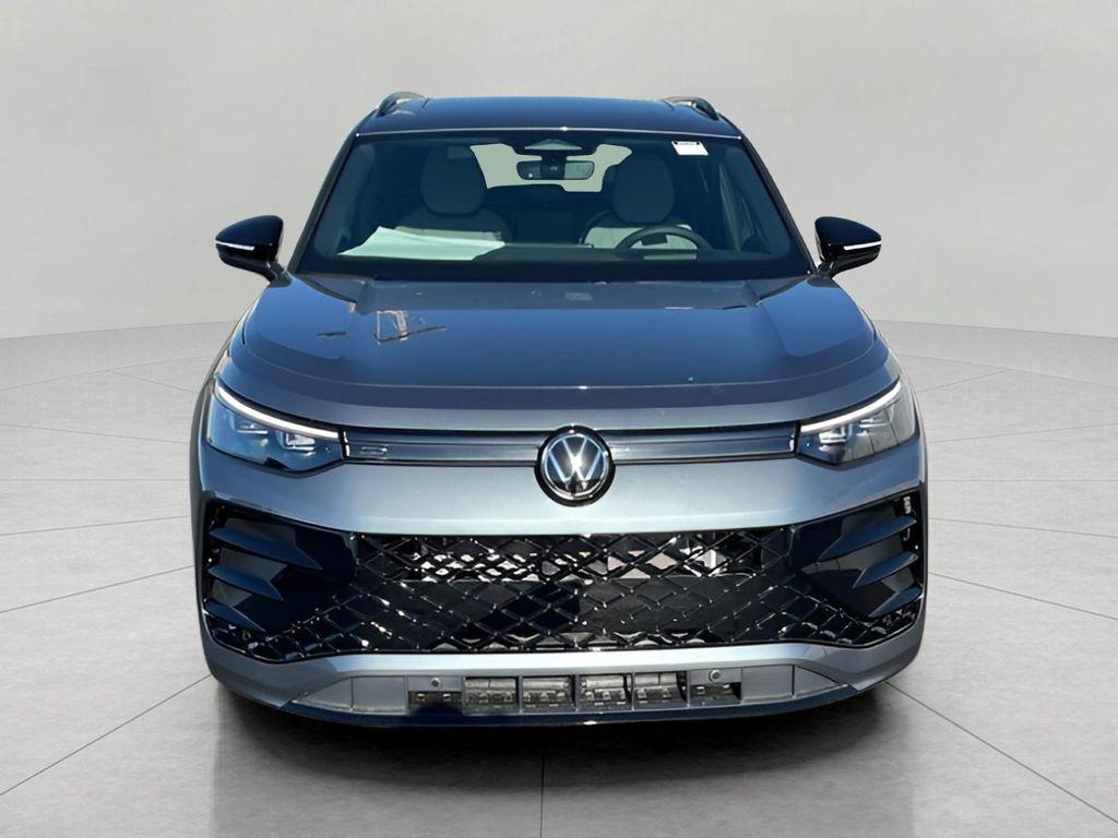 new 2025 Volkswagen Tiguan car, priced at $38,632