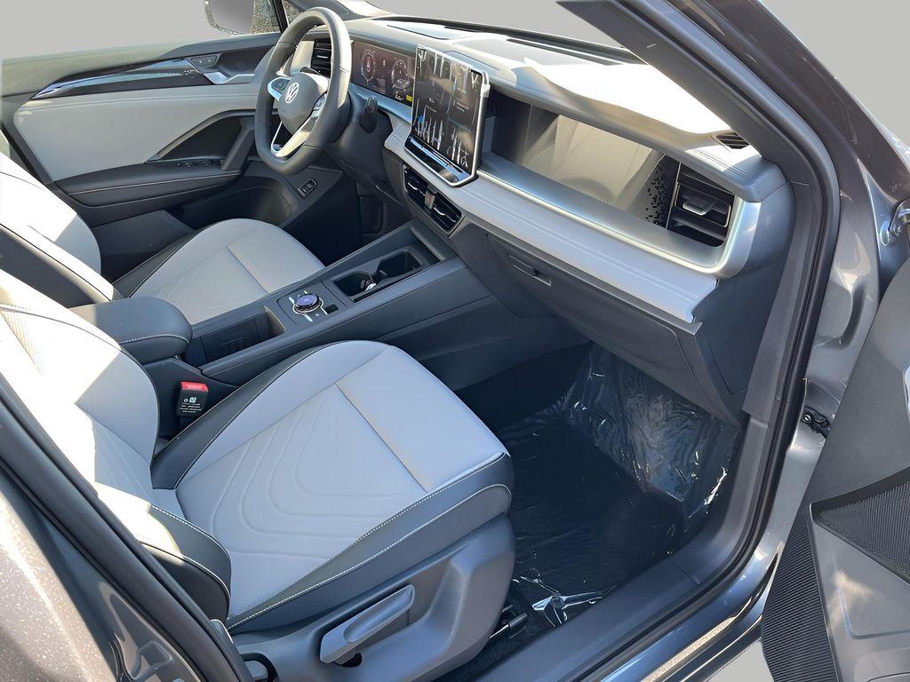 new 2025 Volkswagen Tiguan car, priced at $38,632