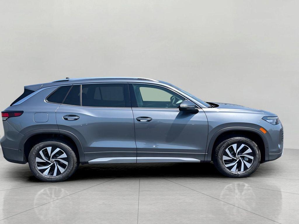 new 2025 Volkswagen Tiguan car, priced at $31,428