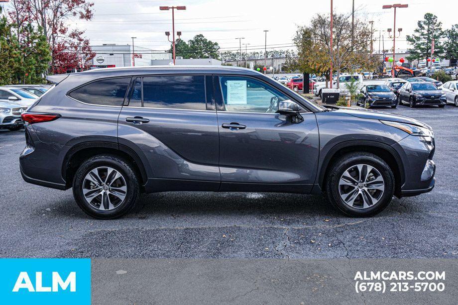 used 2021 Toyota Highlander car, priced at $29,420