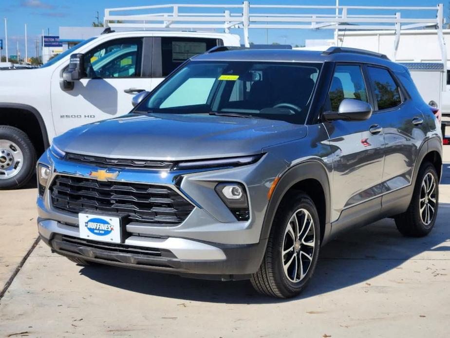 new 2025 Chevrolet TrailBlazer car, priced at $30,220