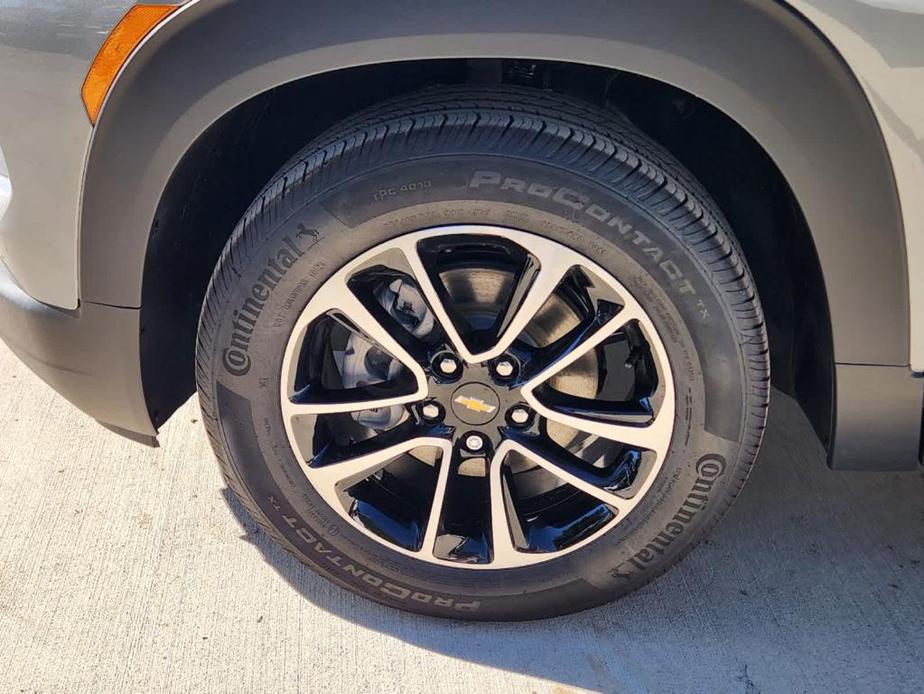 new 2025 Chevrolet TrailBlazer car, priced at $30,220