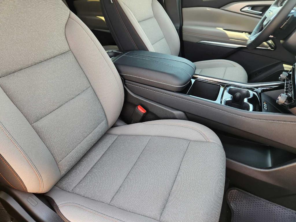 new 2026 Chevrolet Traverse car, priced at $43,920