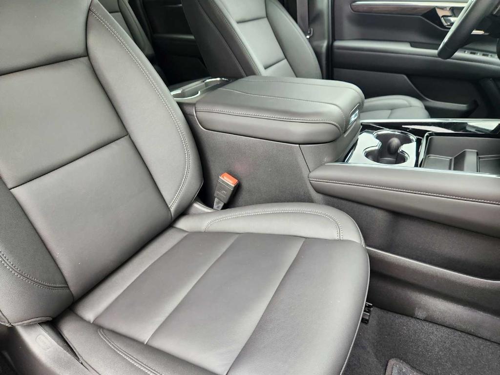 new 2025 Chevrolet Suburban car, priced at $70,679