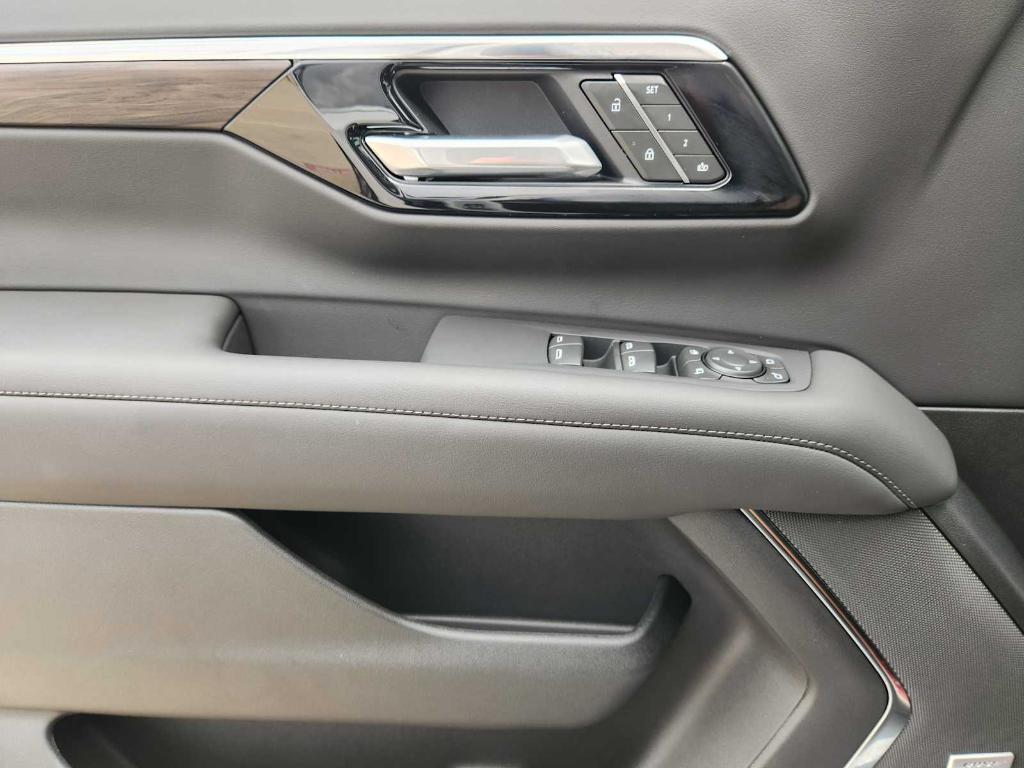 new 2025 Chevrolet Suburban car, priced at $70,679